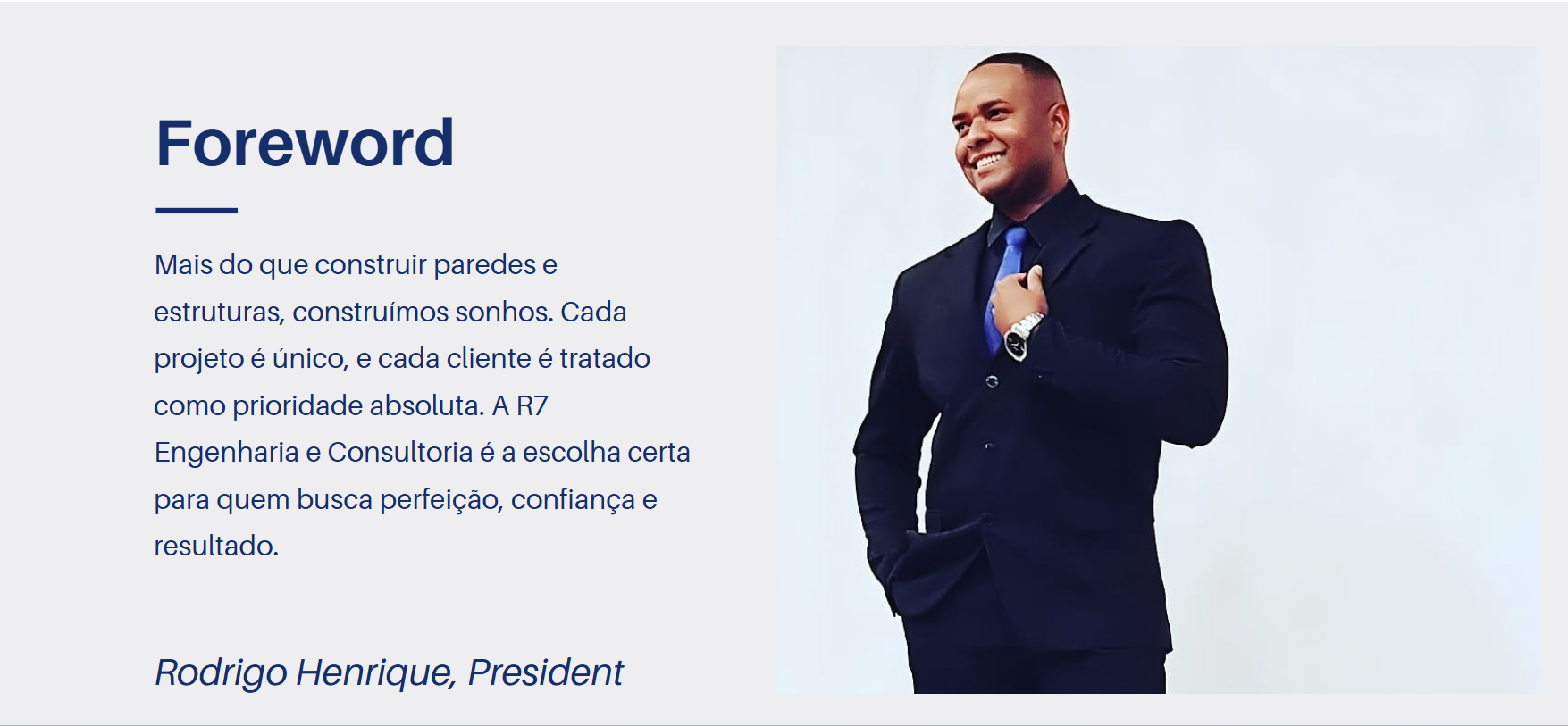 Rodrigo Henrique em foto institucional de terno